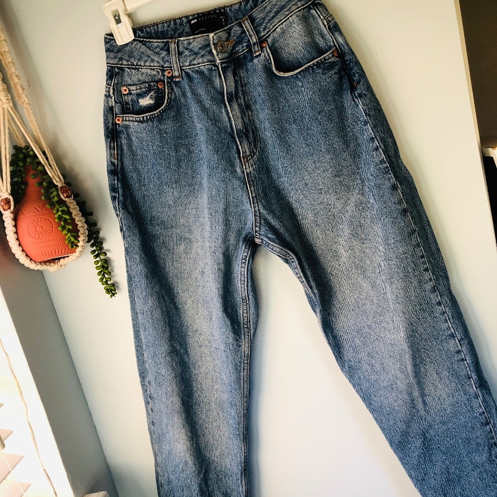 High Waisted Loose Taper Jeans  Size 25